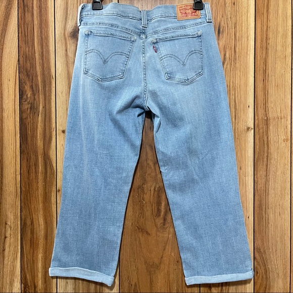 Levi Classic Capri Light Wash Stretch Denim, 27 - Picture 6 of 12